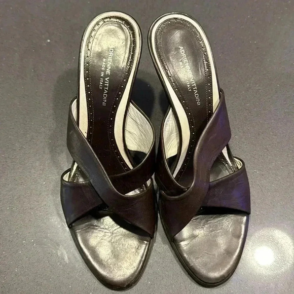 Adrienne Vittadini Women’s Brown Pump Heels - 6.5M - Picture 2 of 5